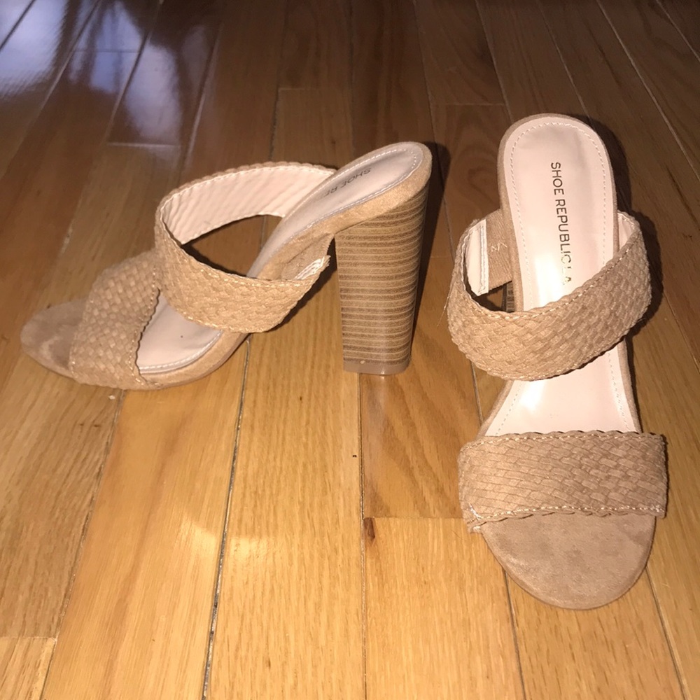 Brown thick strappy heel